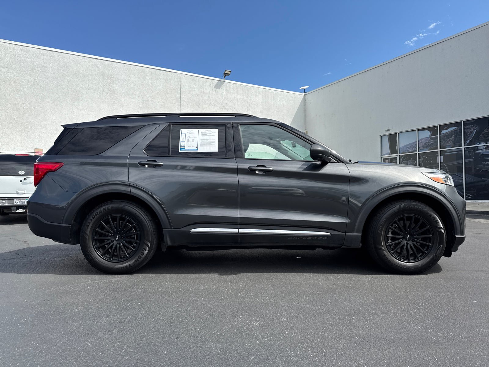 Used 2020 Ford Explorer XLT w/ Equipment Group 202A RWD image 7
