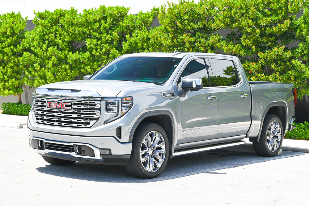 Used 2023 GMC Sierra 1500 Denali w/ Denali Reserve Package AWD/4WD image 1