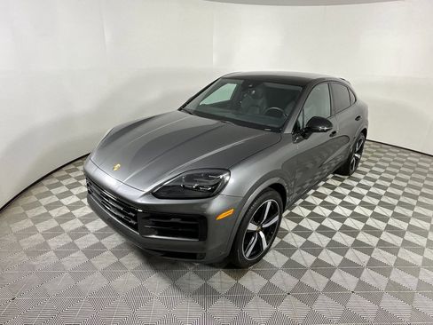 Used 2024 Porsche Cayenne Coupe image 9