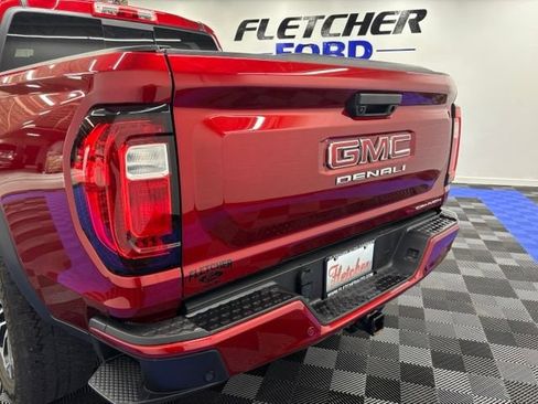 Used 2024 GMC Canyon Denali AWD/4WD image 8