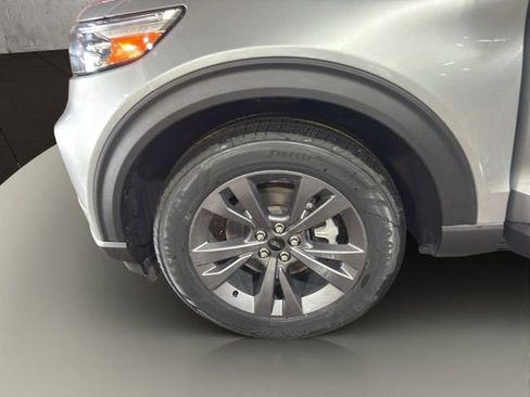 Used 2023 Ford Explorer XLT w/ Equipment Group 202A AWD/4WD image 14
