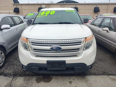 Used 2015 Ford Explorer XLT w/ Equipment Group 202B image 2