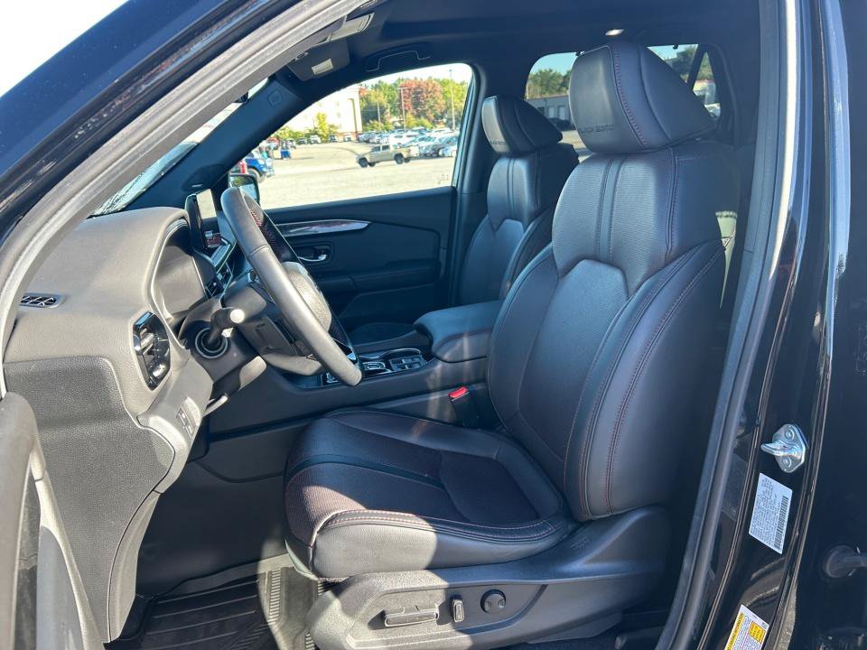 Certified 2025 Honda Pilot Black Edition image 30
