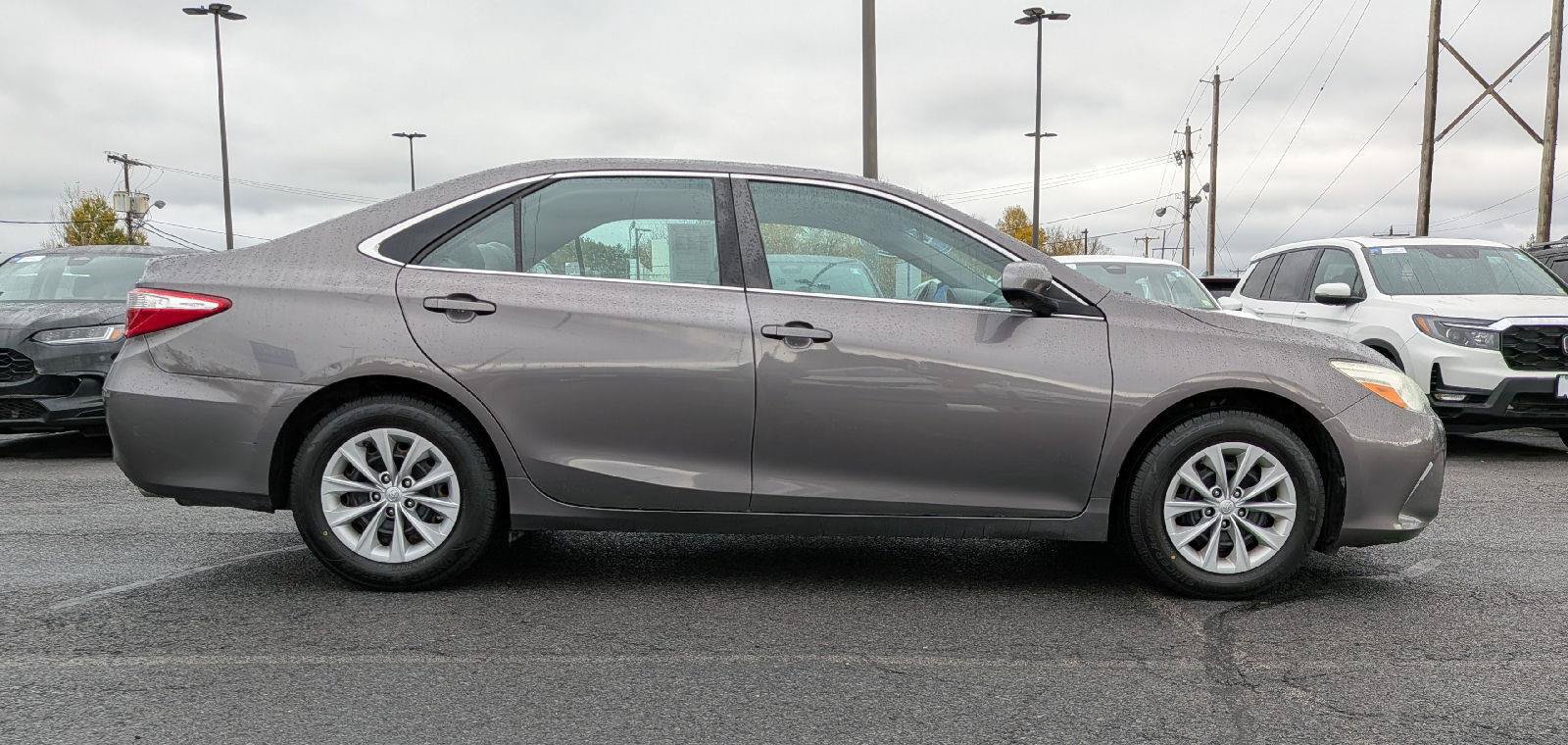 Used 2016 Toyota Camry LE FWD image 5