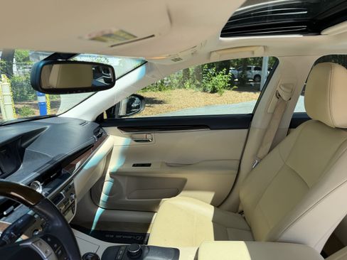 Used 2013 Lexus ES 350 w/ Premium Pkg FWD image 31