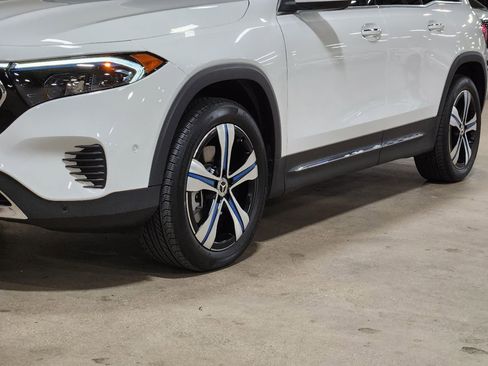 Used 2023 Mercedes-Benz EQB 300 4MATIC image 17