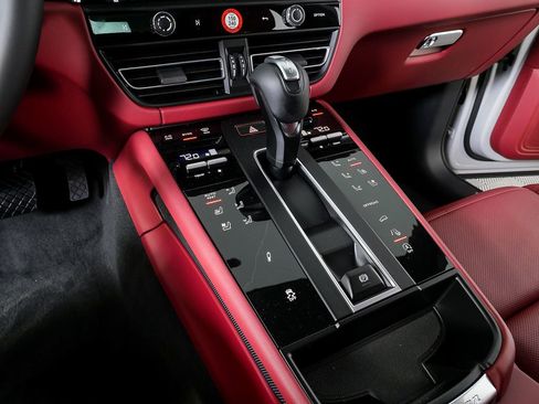 New 2026 Porsche Macan S image 19
