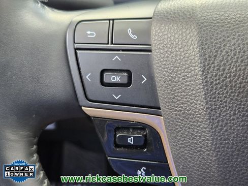 Used 2023 Toyota Crown Limited image 30