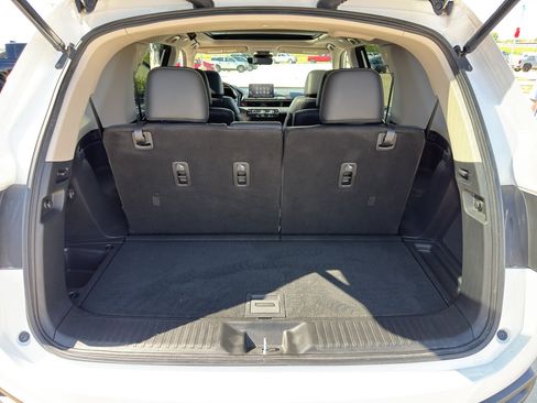 Used 2024 Honda Pilot Touring image 18