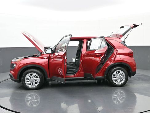 Certified 2025 Hyundai Venue SE image 42