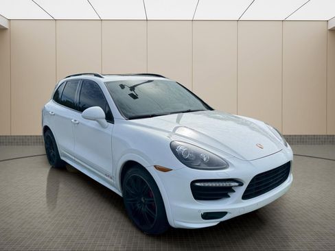 Used 2014 Porsche Cayenne GTS AWD/4WD image 9