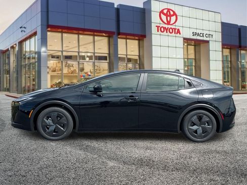 New 2026 Toyota Prius LE FWD image 3