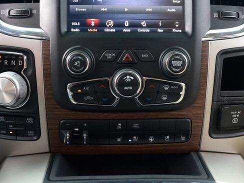 Used 2018 RAM 1500 Laramie AWD/4WD image 35