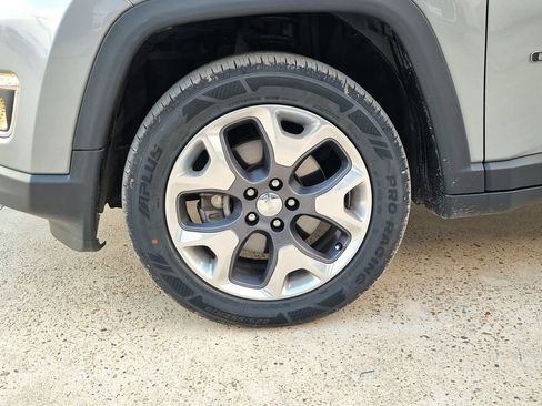 Used 2020 Jeep Compass Limited AWD/4WD image 9