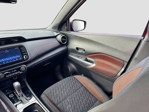 Used 2022 Nissan Kicks SR image 17