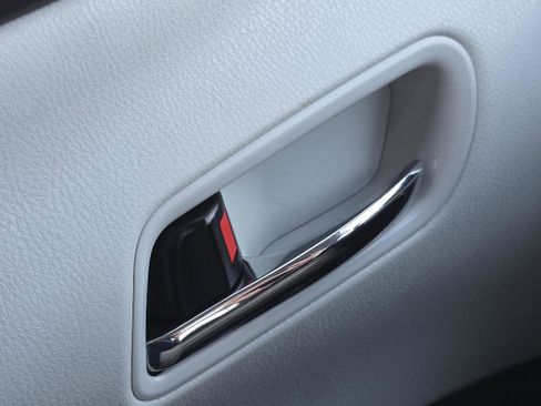 Used 2017 Toyota Prius Prime Plus image 9