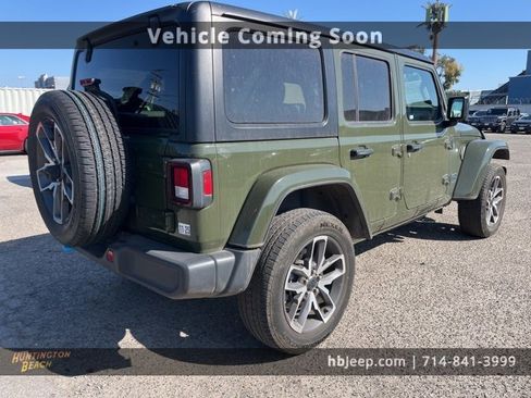Used 2024 Jeep Wrangler Unlimited image 4
