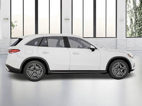 Used 2026 Mercedes-Benz GLC 300 4MATIC image 17