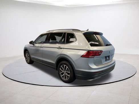 Used 2019 Volkswagen Tiguan SE w/ Panoramic Sunroof Package image 4