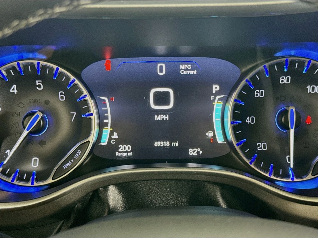 Used 2024 Chrysler Pacifica Touring-L FWD image 12