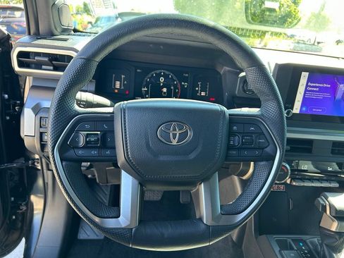 Used 2025 Toyota Tacoma SR5 AWD/4WD image 10