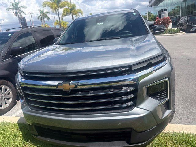 Used 2026 Chevrolet Traverse LT FWD image 2