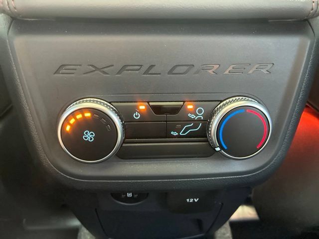 Used 2025 Ford Explorer Active w/ Active Comfort Package RWD image 24