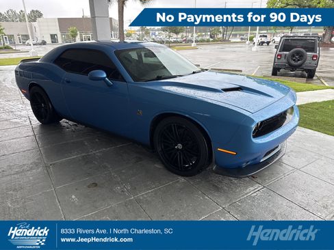Used 2015 Dodge Challenger R/T Scat Pack RWD image 1