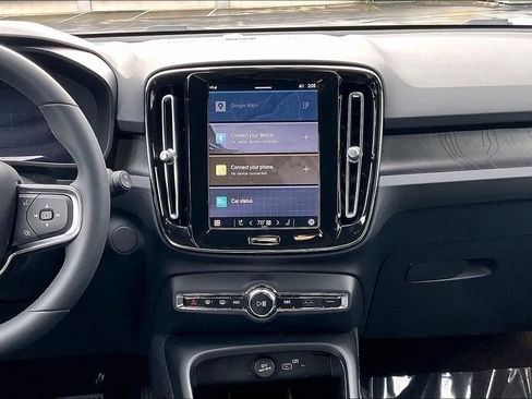 Used 2023 Volvo XC40 Recharge Ultimate image 9