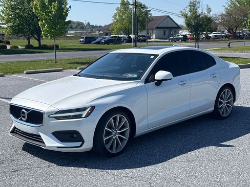 Used 2021 Volvo S60 T6 Momentum w/ Premium Package AWD/4WD image 3