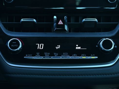 Used 2020 Toyota Corolla SE image 14