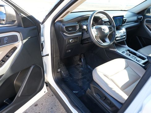 Used 2023 Ford Explorer XLT w/ Equipment Group 202A image 15