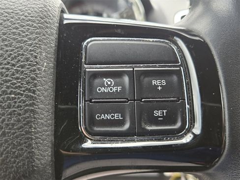 Used 2018 Dodge Grand Caravan SXT image 24