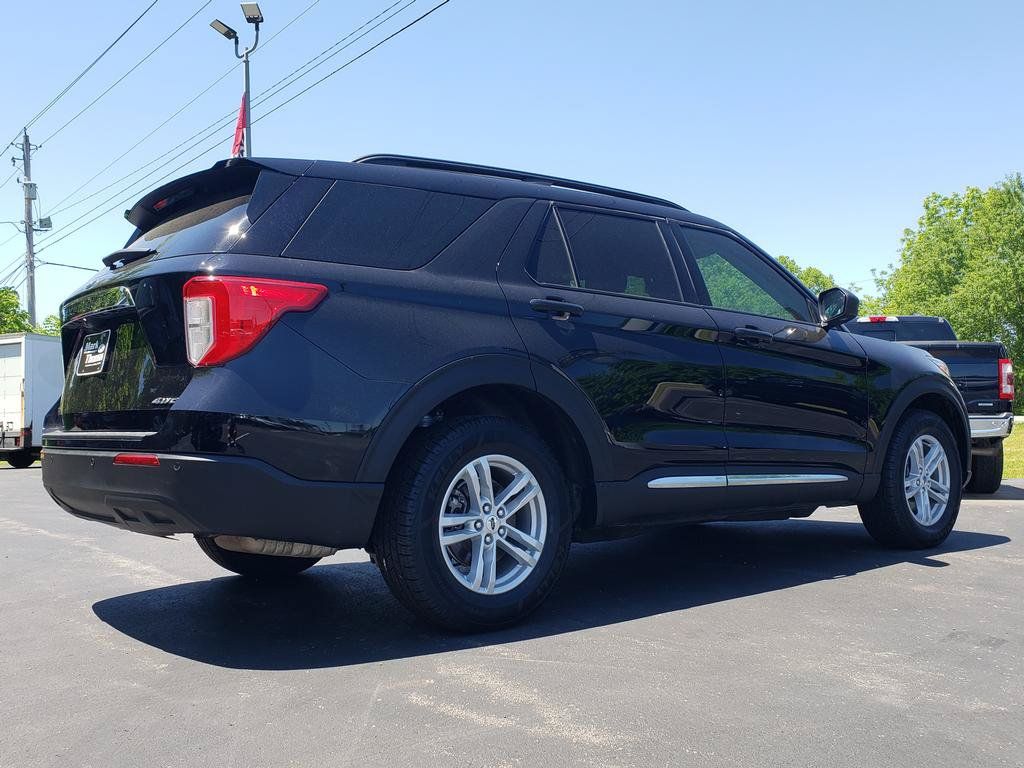 Used 2023 Ford Explorer XLT AWD/4WD image 5