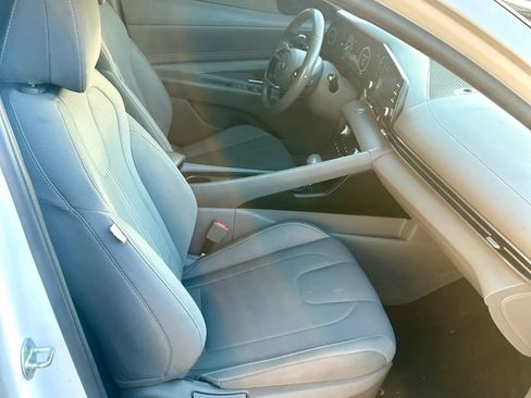 Used 2021 Hyundai Elantra SEL w/ Convenience Package FWD image 11
