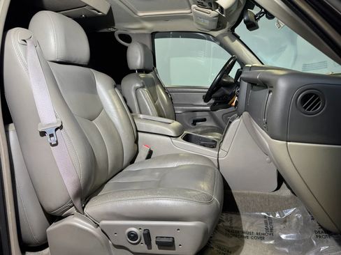 Used 2005 Chevrolet Tahoe Z71 w/ Preferred Equipment Group AWD/4WD image 26