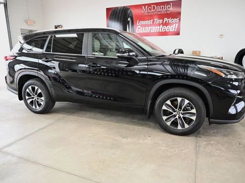 Used 2023 Toyota Highlander XLE AWD/4WD image 5