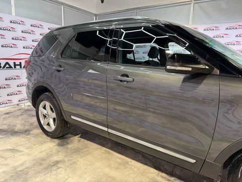 Used 2017 Ford Explorer XLT image 4