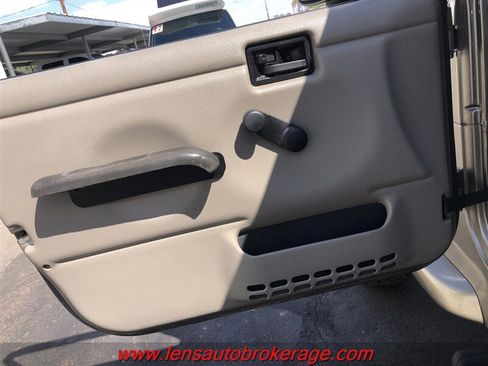 Used 2003 Jeep Wrangler Sahara AWD/4WD image 9