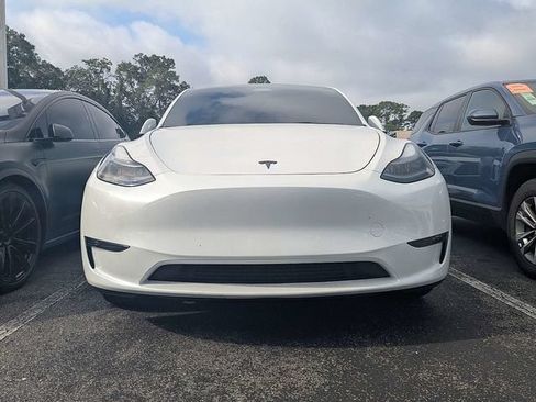 Used 2024 Tesla Model Y Long Range AWD/4WD image 7