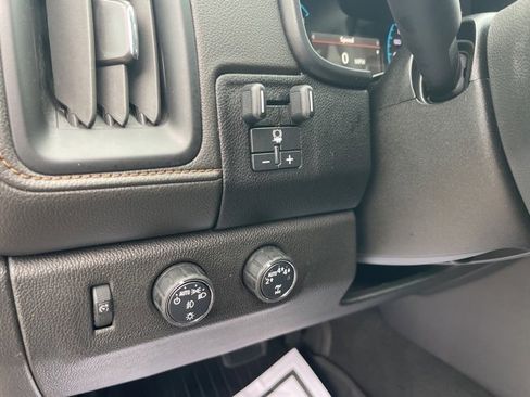 Used 2022 GMC Canyon AT4 image 16