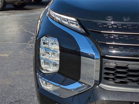 Used 2023 Mitsubishi Outlander SE Black Edition image 9