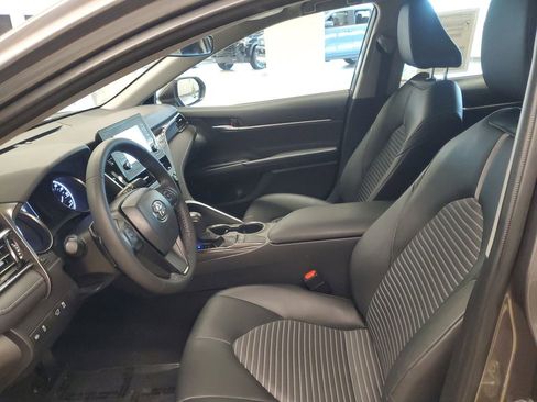 Used 2023 Toyota Camry SE image 14