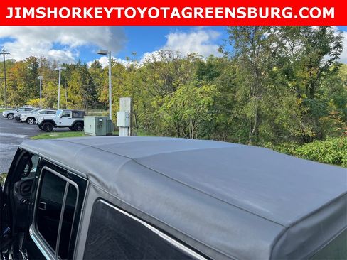 Used 2025 Jeep Wrangler Unlimited Rubicon w/ Convenience Group image 31