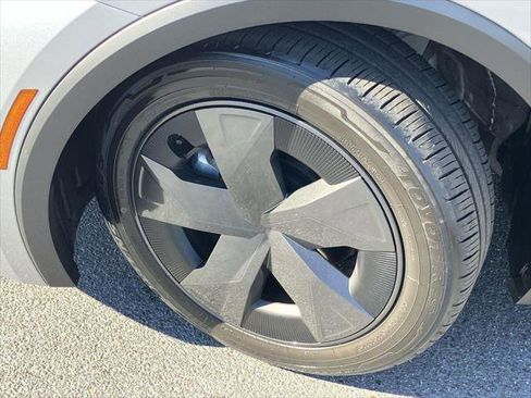 Certified 2025 Toyota Prius LE image 9