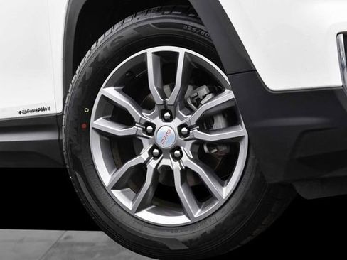 Used 2024 GMC Terrain SLT image 3