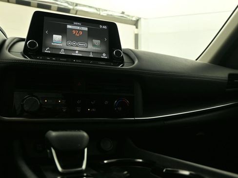 Used 2025 Nissan Rogue S FWD image 18