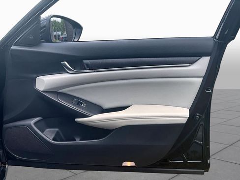 Used 2018 Honda Accord Touring image 23