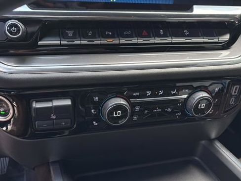Used 2025 Chevrolet Silverado 2500 High Country w/ Technology Package AWD/4WD image 31