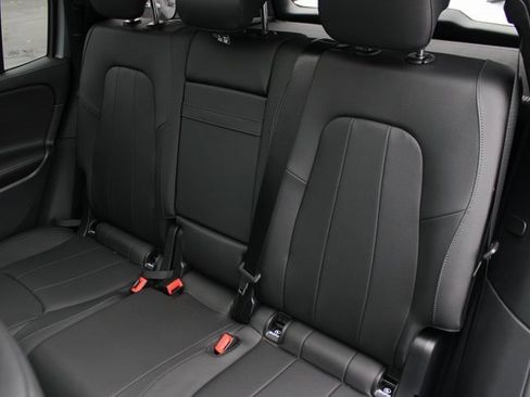 New 2026 Mercedes-Benz GLB 250 4MATIC image 32